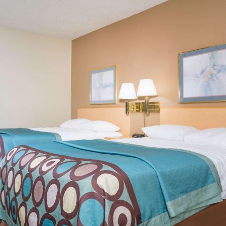 Мотель Super 8 By Wyndham Menomonie Wi Екстер'єр фото