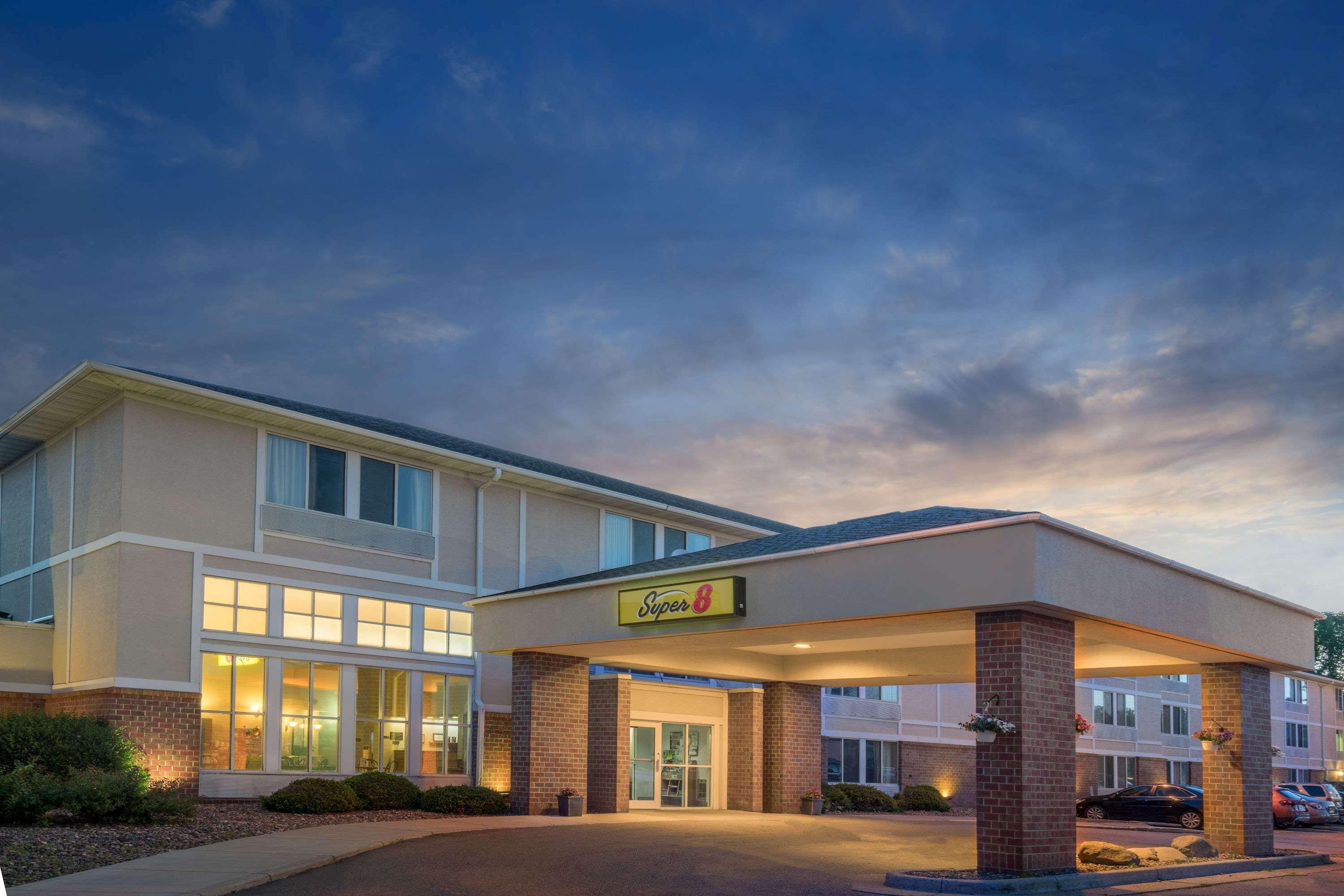 Мотель Super 8 By Wyndham Menomonie Wi Екстер'єр фото