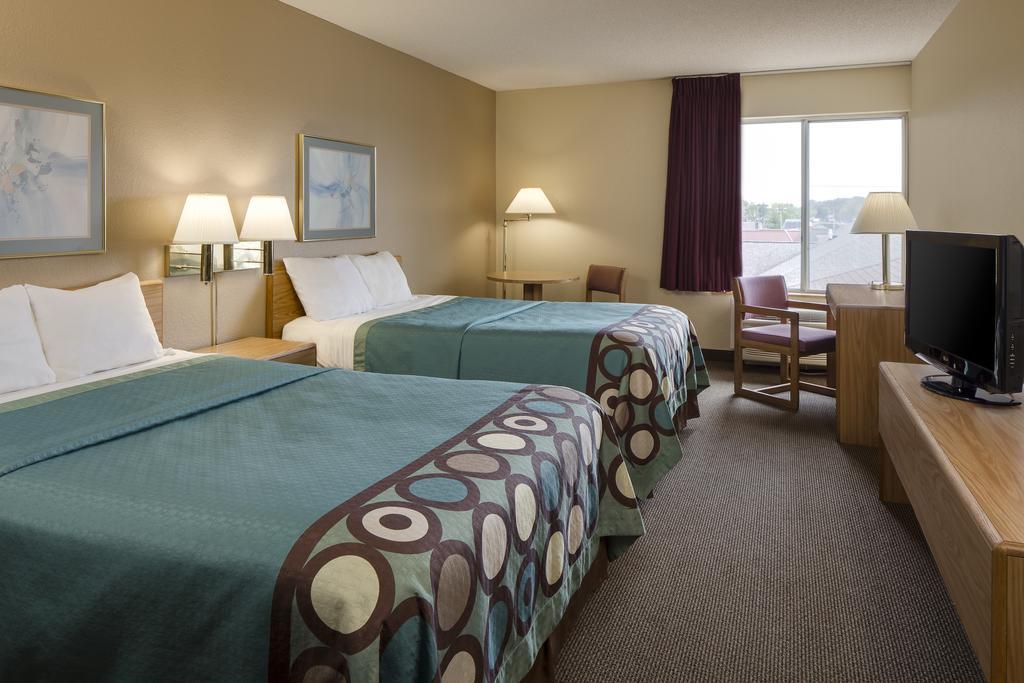 Мотель Super 8 By Wyndham Menomonie Wi Екстер'єр фото