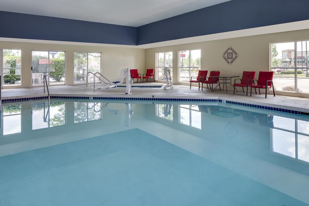 Мотель Super 8 By Wyndham Menomonie Wi Екстер'єр фото
